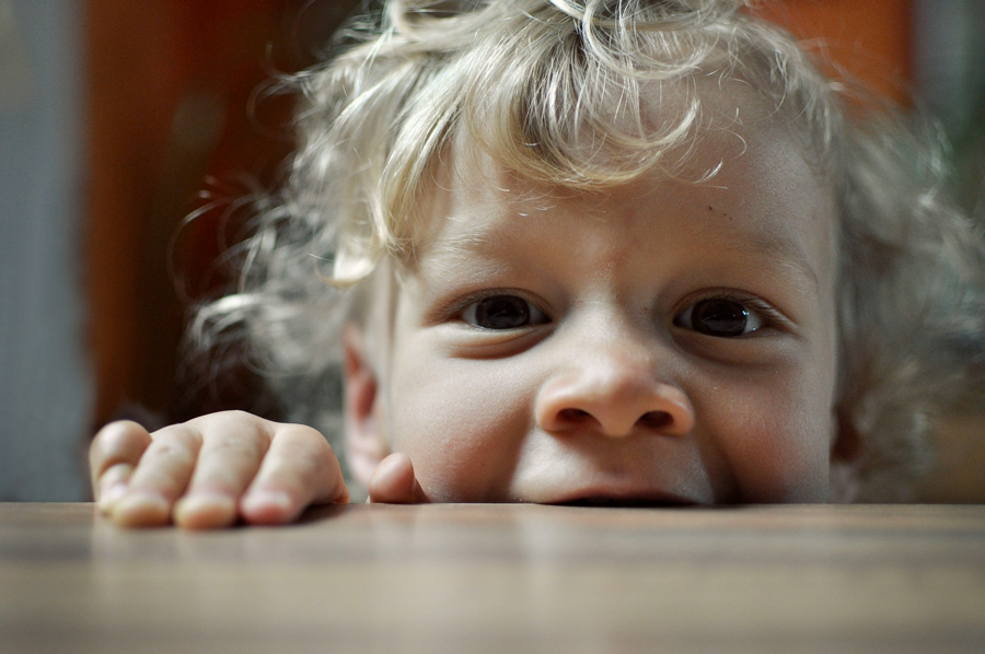 toddler age regression toddler biting a table