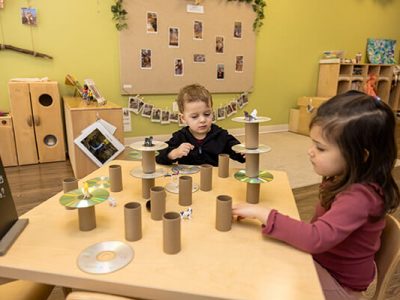 children working on a project